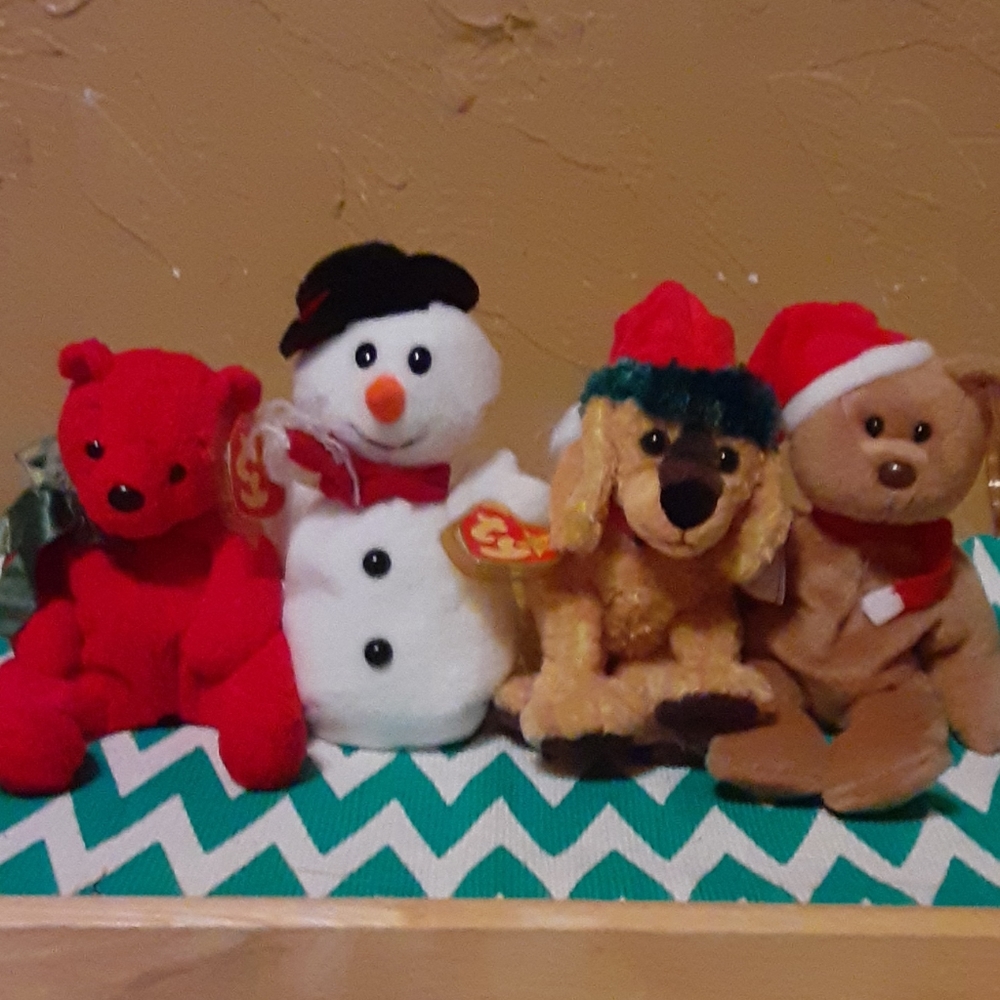 Set of 4 retired TY Christmas Beanie baby's